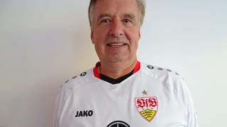 Der Vorsitzende des VfB-Fanclubs Rot-Weiße Schwaben Berkheim 1977 e.V., Joachim Schmid.