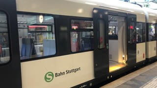Eine S-Bahn in Stuttgart. Am Montagvormittag kam es zu Zugausfällen und Verspätungen.