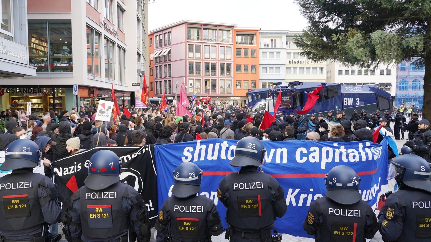 Demonstrationen In Stuttgart Bringen Einzelhandel In Bedrängnis - SWR ...