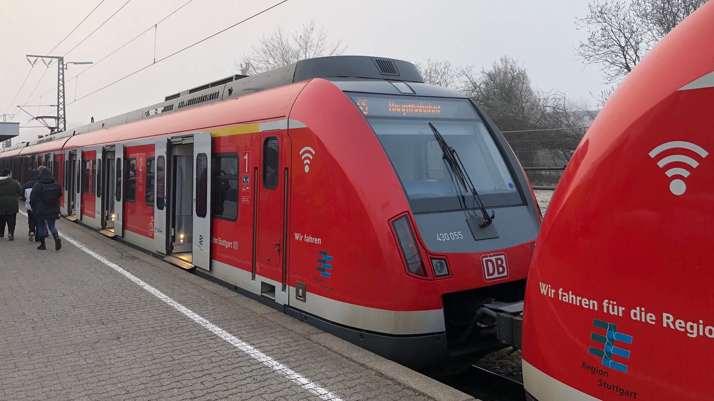 Durchsage In S-Bahn Stuttgart: Lokführer Schimpft über Fahrzeuge - SWR ...