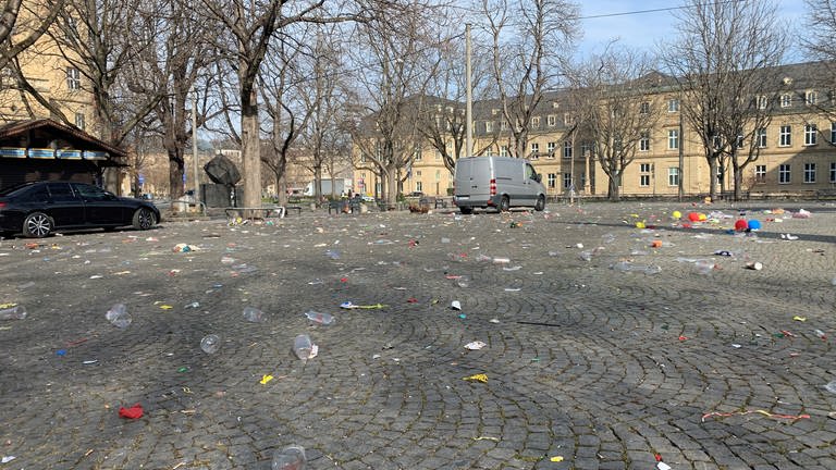 Stuttgart: Müll nach Faschingsumzug wird nicht geräumt - SWR Aktuell