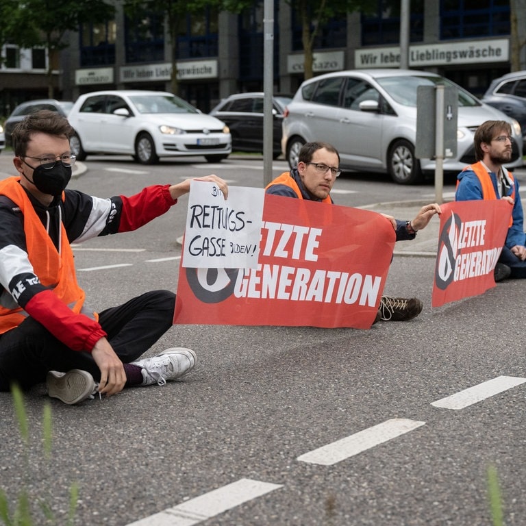 Verkehrschaos: Klimaaktivisten Blockieren Brücke In Mannheim - SWR Aktuell