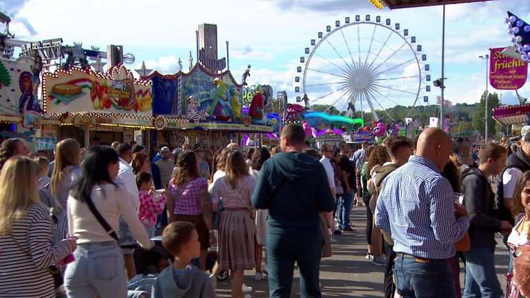 Start Cannstatter Wasen: 800.000 Gäste Bei Volksfest In Stuttgart - SWR ...