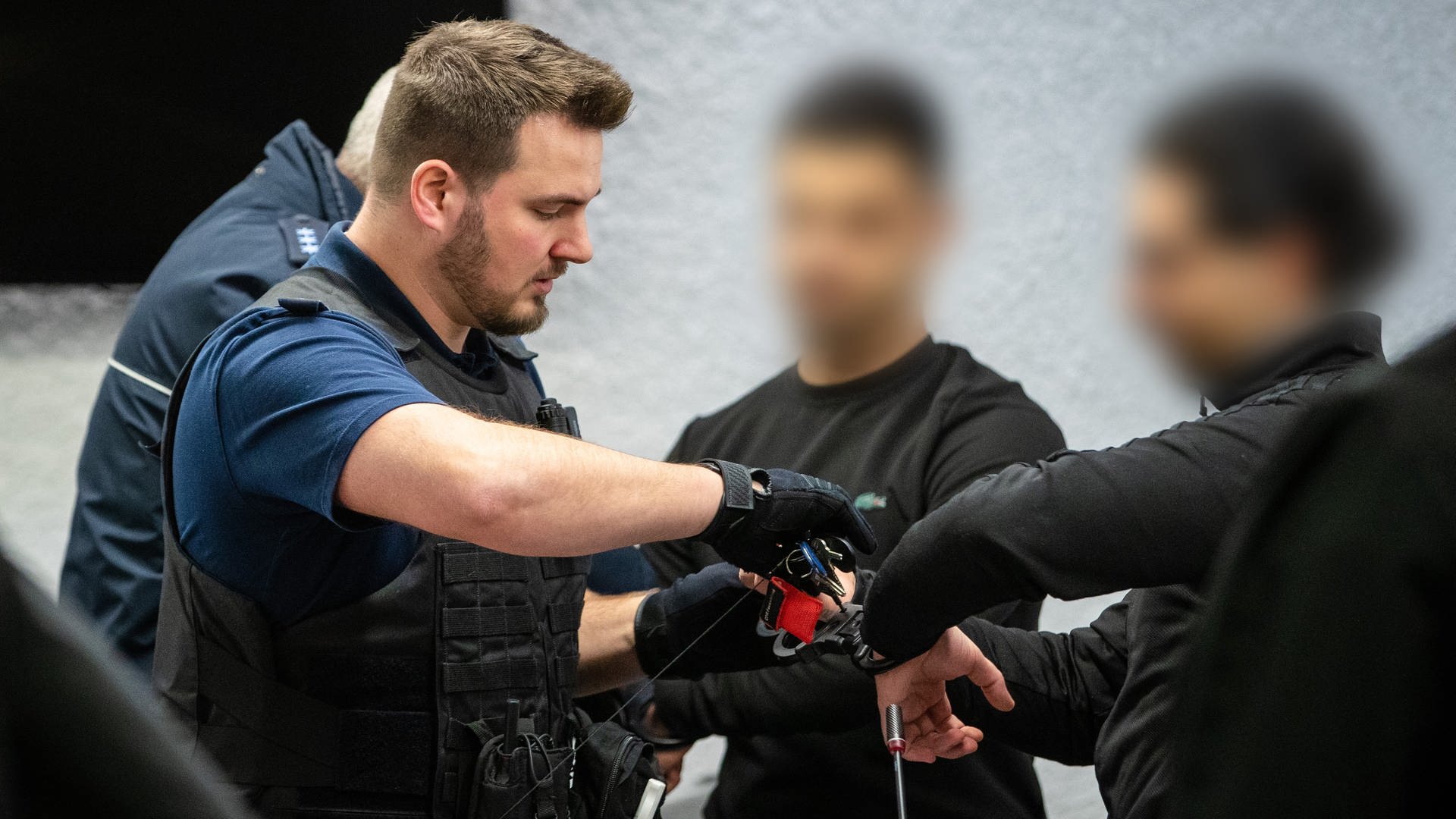 Banden in der Region Stuttgart: Zweiter Prozess nach Handgranaten-Wurf in Altbach
