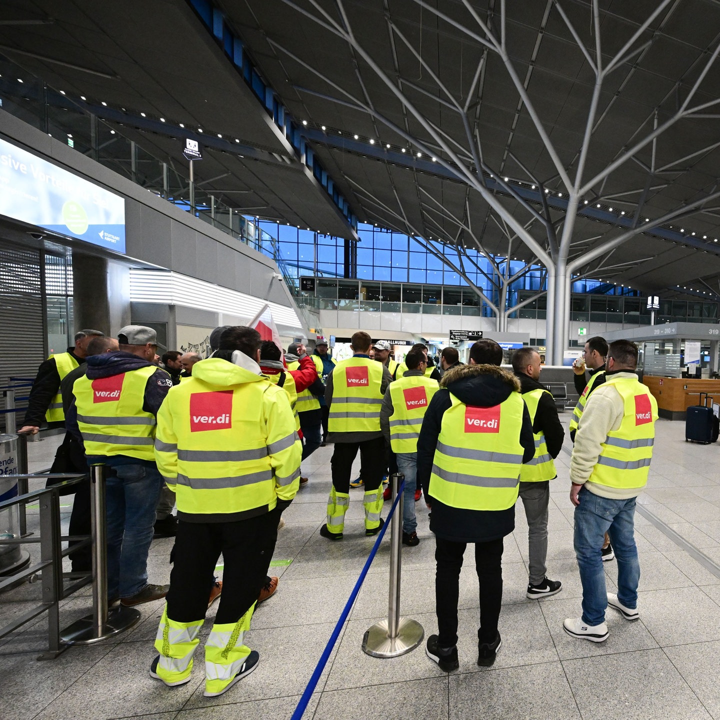 Abflüge am Stuttgarter Flughafen wegen Warnstreik gestrichen SWR Aktuell