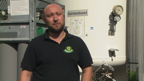Christoph Hilsenbeck - Bierbrauer in zwölfter Generation- befürchtet einen Stopp der Flaschenabfüllung in Gruibingen