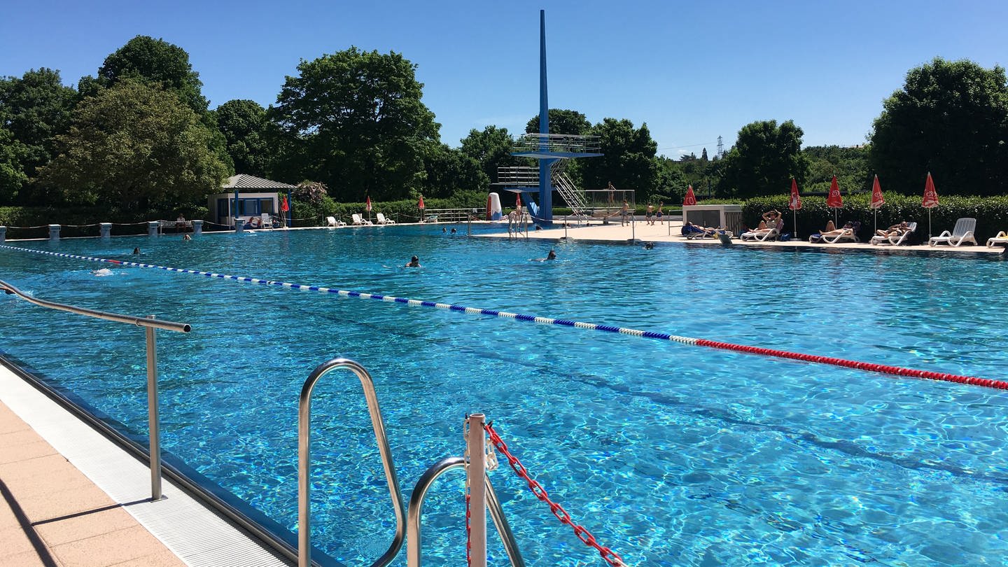 Das Freibad in Asperg senkt Wassertemperatur