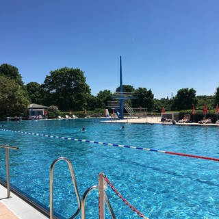 Das Freibad in Asperg senkt Wassertemperatur