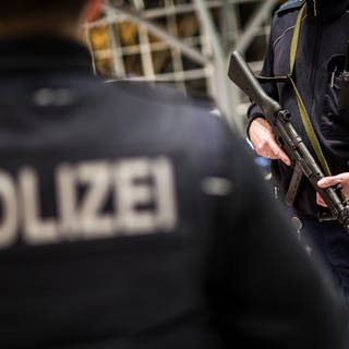 Polizisten der Bundespolizei am Stuttgarter Flughafen.