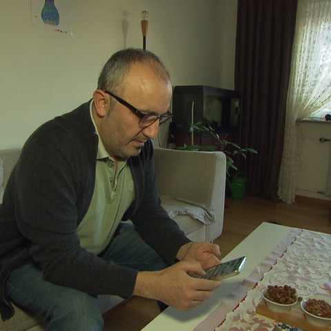 Mesut Hos aus Stuttgart-Botnang hat Verwandte im Erdbebengebiet an der türkisch-syrischen Grenze, die er nach Deutschland holen möchte. 