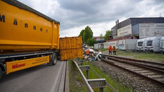 Lkw bei KirchheimTeck-Ost umgekippt