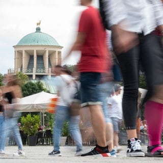 Menschen in der Stuttgarter Königstraße