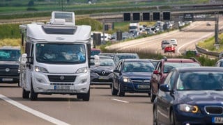 Zum Ende der Pfingstferien erwartet der ADAC rund um Stuttgart viel Verkehr und Stau (Archivbild).