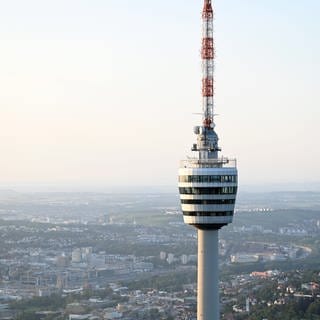 Fernsehturm Stuttgart mit Blick auf den Kessel Stuttgarts