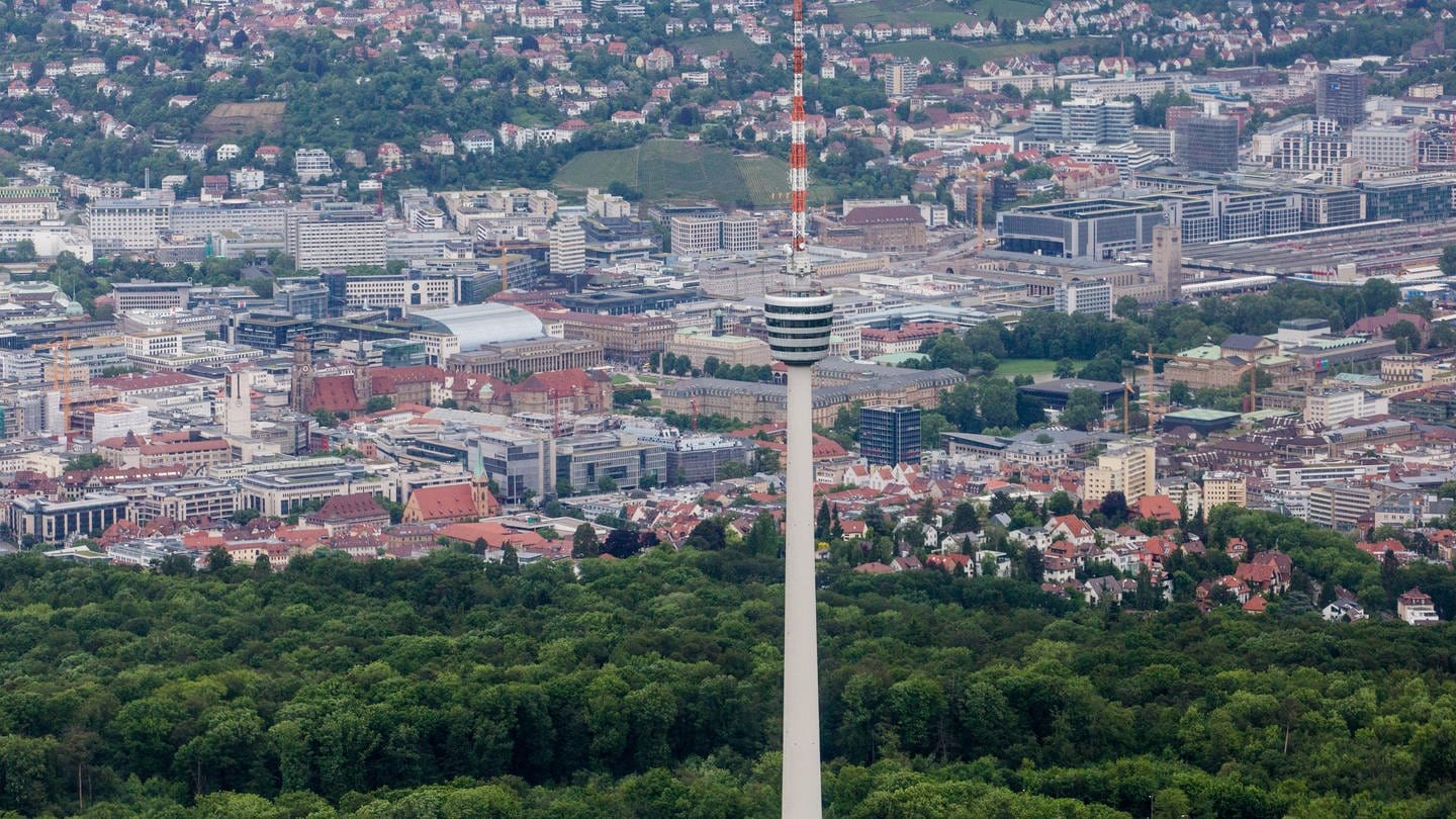 Blick auf den Fernsehturm und die Innenstadt von Stuttgart