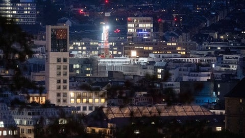 Der Rathausturm in der Stuttgarter Innenstadt, in einer Stadt voller Unternehmen und Gewerbesteuerzahlenden.