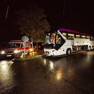 Gestrandeter Reisebus auf A81 Parkplatz Gerlinger Höhe
