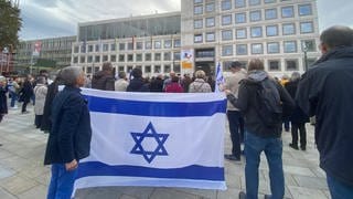Solidaritätskundgebung mit Israel auf dem Marienplatz in Stuttgart