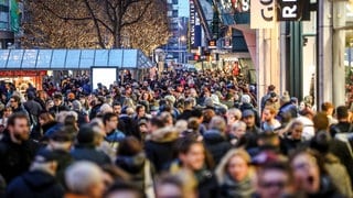 Menschen in der Stuttgarter Innenstadt