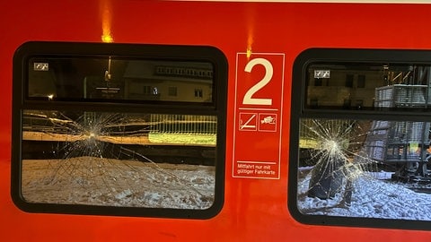 Polizeieinsatz: Eine beschädigte S-Bahn in Vaihingen