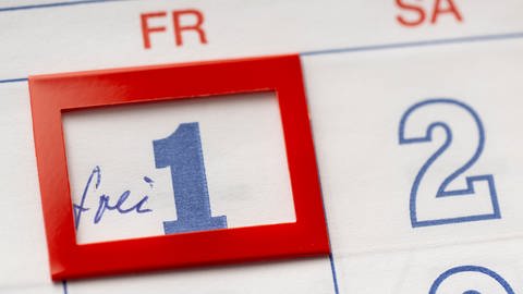 Ein Freitag ist in einem Kalender als "frei" eingetragen. Die Gemeinde Weil im Schönbuch führt die Vier-Tage-Woche ein.