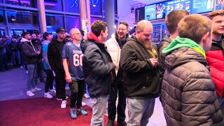 Viele begeisterte Football-Fans strömen zur Superbowl-Übertragung in den Filmpalast Leonberg