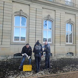 Stuttgart: Zerstörte Fensterscheiben am Neuen Schloss