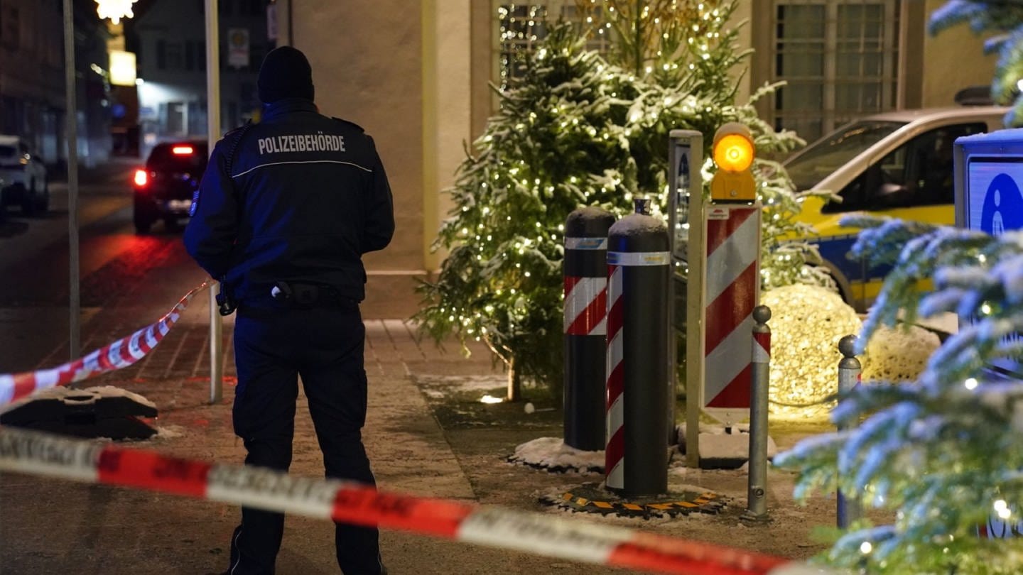 Die Polizei hat am Samstag den Göppinger Weihnachtsmarkt nach einem Hinweis auf eine Bedrohungslage geräumt. (Archivbild)