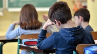 Müde in der Schule: Könnte Gleitzeit für Schüler und Schülerinnen helfen? Das Gymnasium Plochingen will das nach den Osterferien für sechs Wochen ausprobieren.