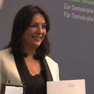Die deutsche Autorin und Menschenrechtsaktivistin Düzen Tekkal wird am 20. April 2024 in Stuttgart mit dem Theodor Heuss Preis 2024 ausgezeichnet.