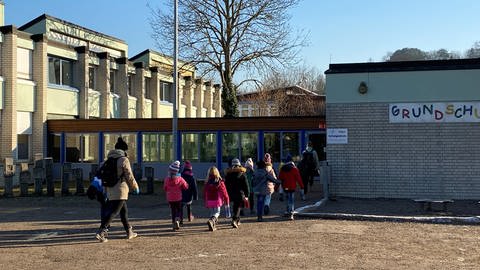 Schülerinnen und Schüler der Grundschule der Heinrich-Steinhöwel-Schule in Weil der Stadt