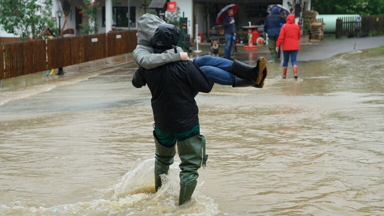 Hochwasser in Albershausen (Landkreis Göppingen). Auch hier wurde eine Minigolfanlage überschwemmt.