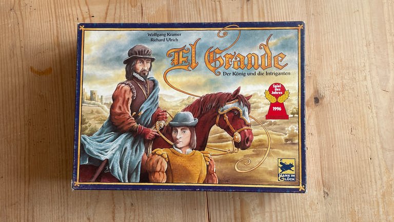 El Grande ist ein Spiel von Wolfgang Kramer, in dem es um Mehrheiten auf einer Landkarte geht - ein anspruchsvolles Spiel für Taktiker, das bis heute in der Szene als Klassiker gilt. Das "Spiel des Jahres 1996" ist 2023 in einer komplett überarbeiteten Neuauflage erschienen.