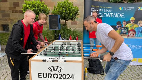 EM in Stuttgart: Weltmeister im Tischfußball spielt gegen Fans
