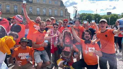 Niederländische Fans in Stuttgart
