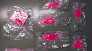 Tütchen mit rosa Drogen: In Schorndorf wurde ein Kilogramm Pink Kokain gefunden.
