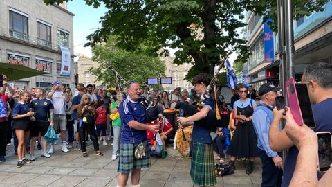 Dudelsack-Spieler bei der "Tartan Army" begeistern schon seit Samstag die Stuttgarterinnen und Stuttgarter.