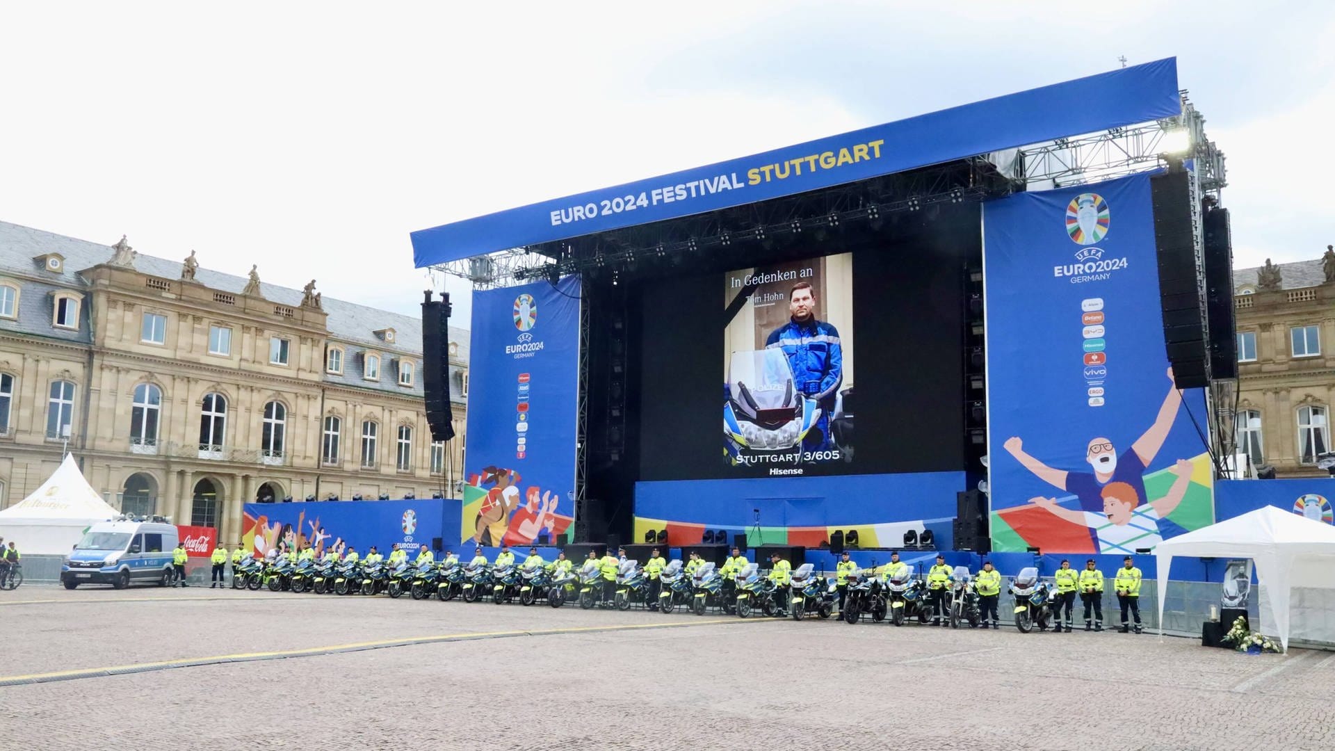 Schweigeminute für verstorbenen Motorrad-Polizisten in Stuttgart