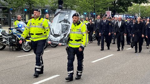 Auch Innenminister Thomas Strobl (CDU) nimmt am Trauermarsch für den verstorbenen Polizisten teil.