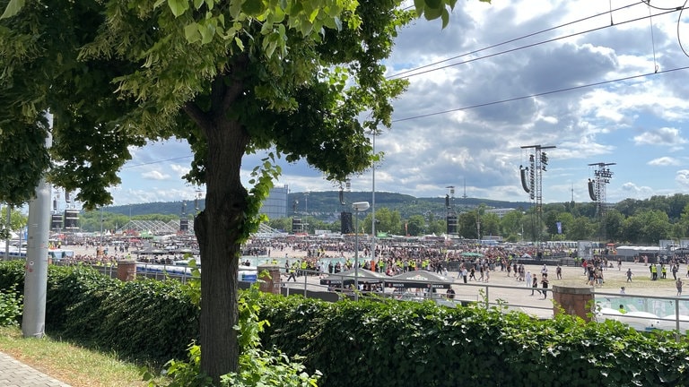 ACDC-Fans vor dem Konzert in Stuttgart