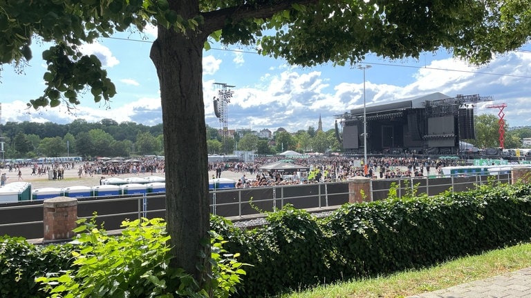 ACDC-Fans vor dem Konzert in Stuttgart