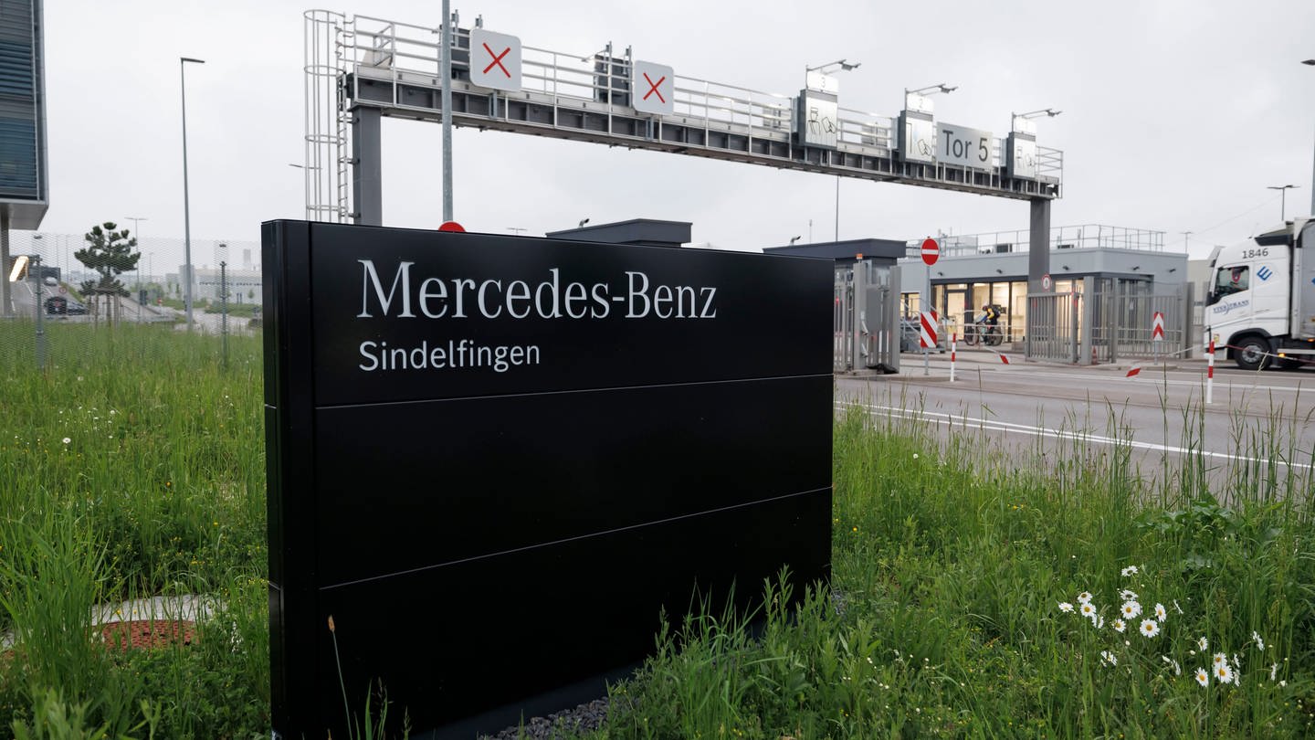Tor 5 zum Werksgelände von Mercedes-Benz in Sindelfingen. Dort wurden im Mai 2023 zwei Männer erschossen.