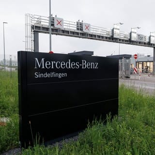 Tor 5 zum Werksgelände von Mercedes-Benz in Sindelfingen. Dort wurden im Mai 2023 zwei Männer erschossen. 