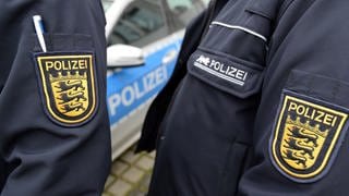 Symbolbild für einen Polizeieinsatz: In Ludwigsburg wurde ein 24-Jähriger mit einem Messer verletzt.