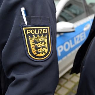 Symbolbild für einen Polizeieinsatz: In Ludwigsburg wurde ein 24-Jähriger mit einem Messer verletzt.