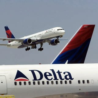 Zwei Flugzeuge der Delta Airline, die bisher Stuttgart und die USA verbunden hat. 