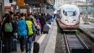 ICE im Bahnhof Stuttgart