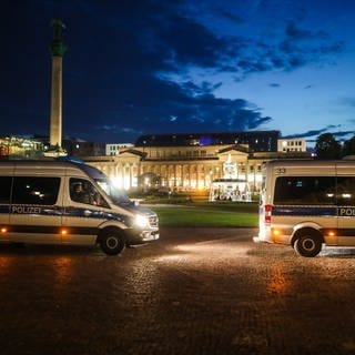 Polizeiwagen auf dem Stuttgarter Schlossplatz