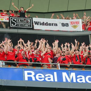 VfB-Fans im Santiago-Bernabeu-Stadion in Madrid