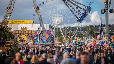 Das Cannstatter Volksfest am ersten Wasen-Samstag.